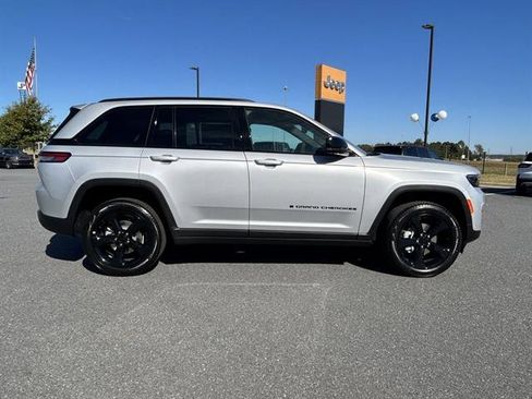 New 2025 Jeep Grand Cherokee Limited image 4