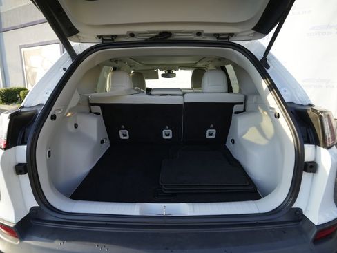 Used 2019 Jeep Cherokee Limited AWD/4WD image 15