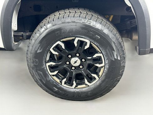 Used 2022 Chevrolet Silverado 1500 ZR2 image 9