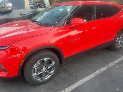 Used 2025 Chevrolet Blazer LT FWD image 2
