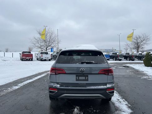 Used 2024 Volkswagen Taos SE image 4