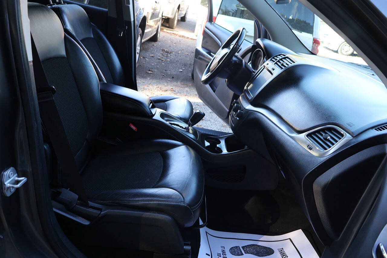 Used 2017 Dodge Journey Crossroad FWD image 22