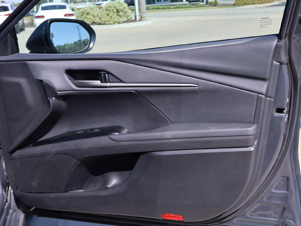 Used 2025 Toyota Camry SE FWD image 39