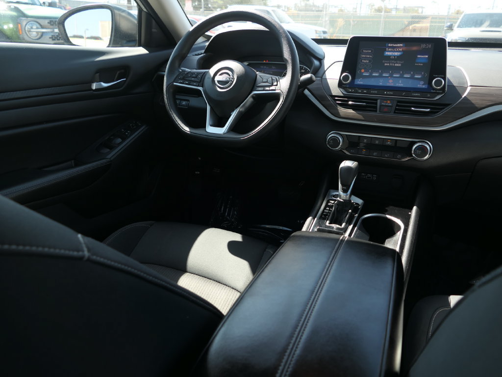 Used 2024 Nissan Altima 2.5 SV FWD image 23