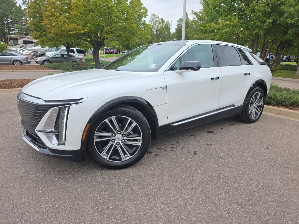 Used 2024 Cadillac Lyriq Luxury AWD/4WD image 2