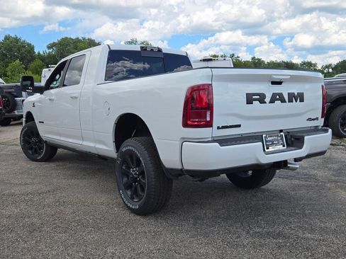 New 2026 RAM 2500 Laramie AWD/4WD image 16
