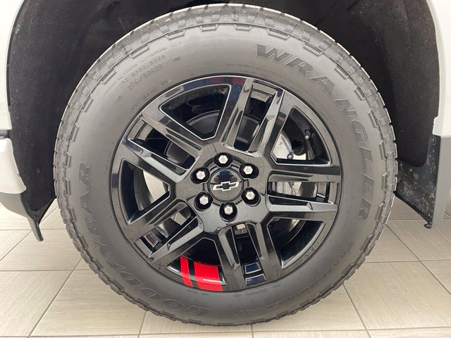 Certified 2022 Chevrolet Silverado 1500 RST w/ Redline Edition AWD/4WD image 7