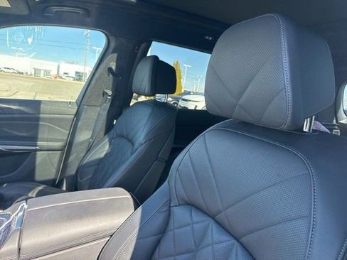 Used 2024 BMW X7 xDrive40i w/ M Sport Package image 11