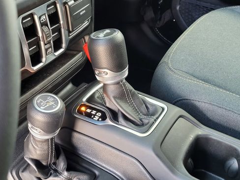 Used 2025 Jeep Wrangler Unlimited Sahara w/ Safety Group image 19