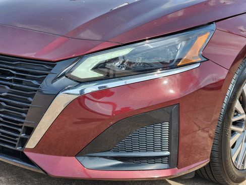 Used 2024 Nissan Altima 2.5 SV image 10