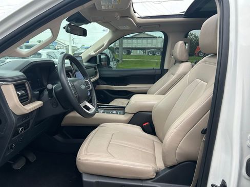 Used 2024 Ford Expedition Limited AWD/4WD image 12