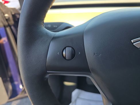 Used 2022 Tesla Model Y Long Range AWD/4WD image 23