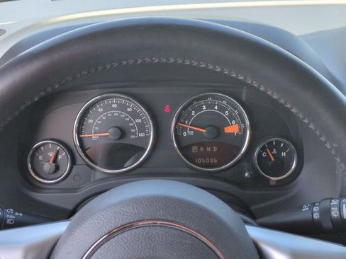 Used 2017 Jeep Compass Latitude FWD image 8