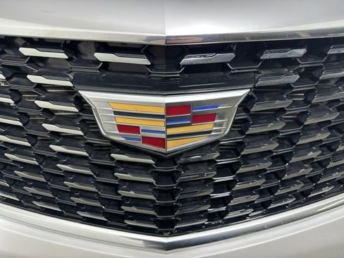 Used 2023 Cadillac XT5 Premium Luxury image 9