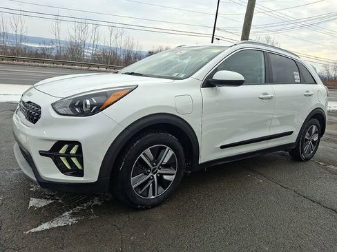 Certified 2022 Kia Niro LXS image 3