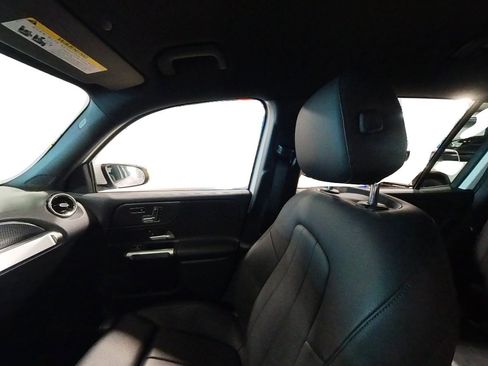 Used 2020 Mercedes-Benz GLB 250 4MATIC image 40