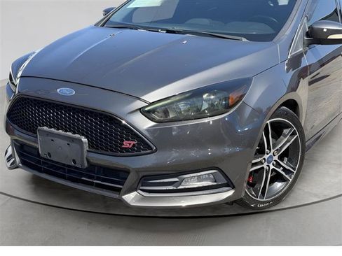 Used 2016 Ford Focus ST FWD image 4