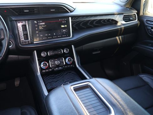 Used 2023 GMC Yukon XL Denali image 12