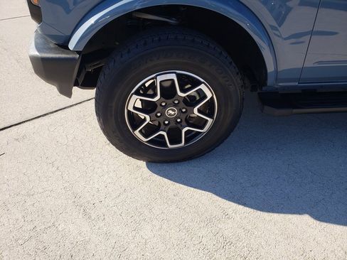 Used 2023 Ford Bronco Outer Banks image 9