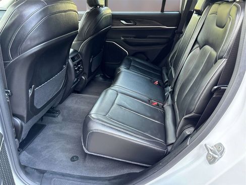 Used 2022 Jeep Grand Cherokee Limited image 12