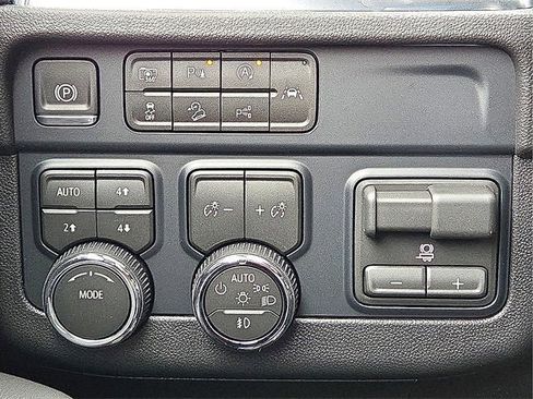 New 2026 Chevrolet Suburban Premier image 22