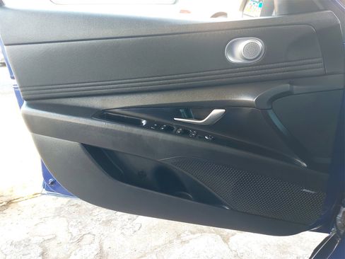 Used 2022 Hyundai Elantra Limited w/ Preferred Accessory Package image 27