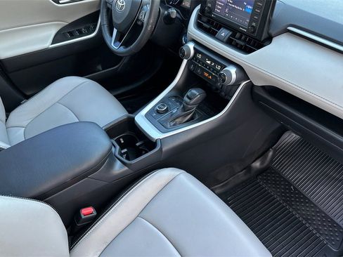 Used 2022 Toyota RAV4 XLE image 17