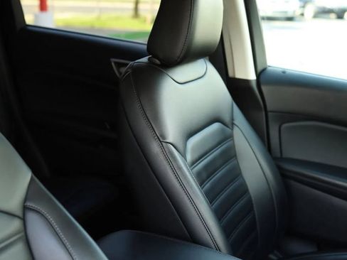 Used 2020 Ford Edge SEL w/ Cold Weather Package AWD/4WD image 39