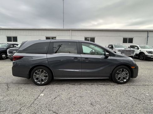 Used 2025 Honda Odyssey Touring image 2
