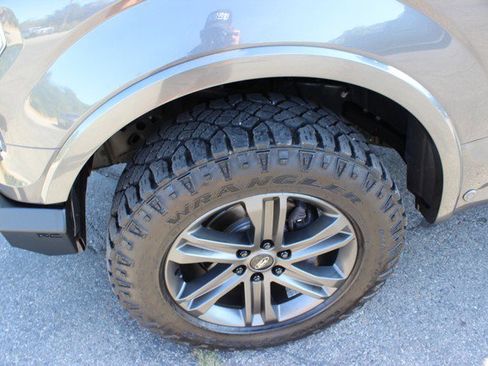 Used 2016 Ford F150 Platinum w/ Equipment Group 701A Luxury image 4