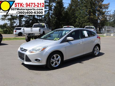 Used 2013 Ford Focus SE FWD image 2