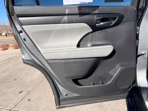 Used 2026 Toyota Highlander XLE image 21