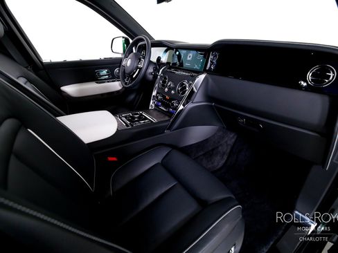 Used 2026 Rolls-Royce Cullinan AWD/4WD image 37