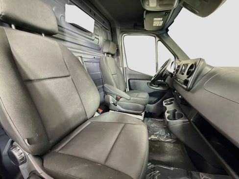 Used 2022 Mercedes-Benz Sprinter 1500 image 26