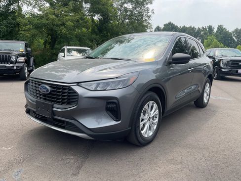 Used 2023 Ford Escape Active FWD image 2