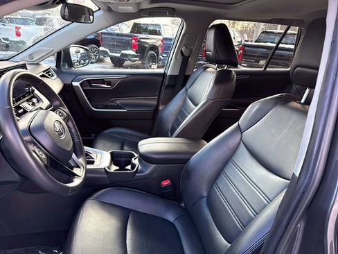 Used 2020 Toyota RAV4 XLE Premium image 15
