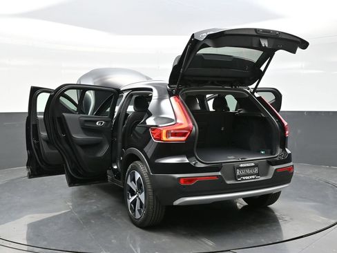 Certified 2025 Volvo XC40 B5 Core w/ Protection Package Premier image 32