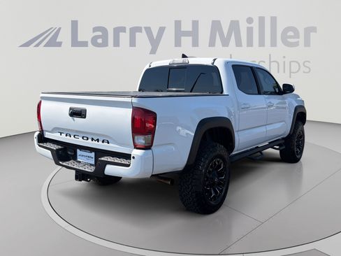 Used 2017 Toyota Tacoma TRD Off-Road w/ Premium & Technology Package AWD/4WD image 5