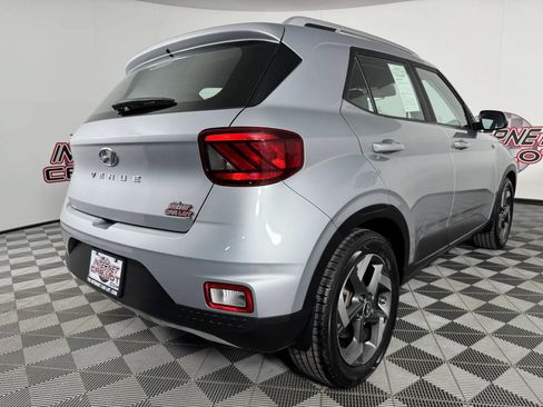 Used 2021 Hyundai Venue SEL FWD image 26