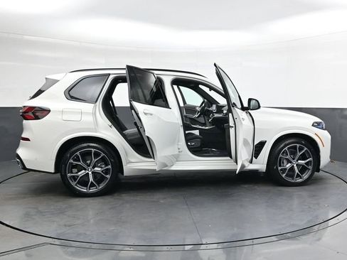 New 2026 BMW X5 xDrive40i w/ M Sport Package AWD/4WD image 36