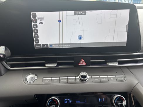 Used 2025 Hyundai Elantra SEL FWD image 16