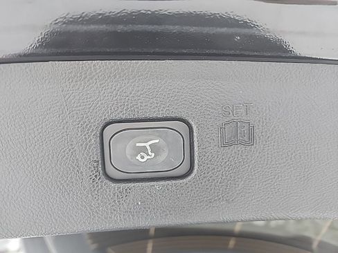 Used 2024 Ford Edge SEL w/ Convenience Package image 18