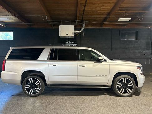 Used 2019 Chevrolet Suburban LT AWD/4WD image 7