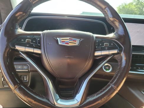 Used 2021 Cadillac Escalade Premium Luxury Platinum AWD/4WD image 33