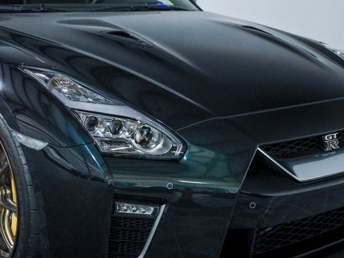 Used 2021 Nissan GT-R Premium image 10