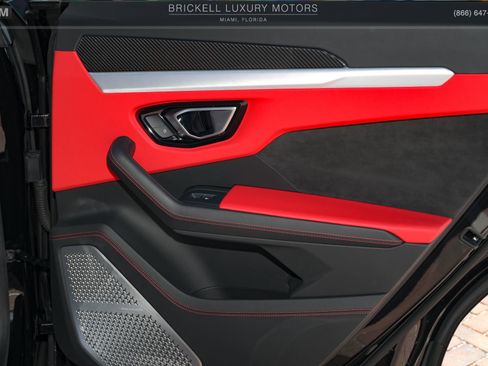 Used 2020 Lamborghini Urus image 21
