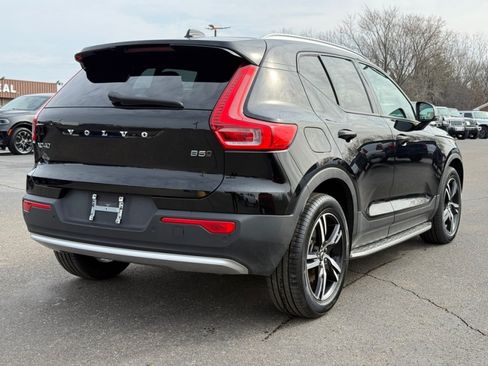 Used 2023 Volvo XC40 B5 Core AWD/4WD image 8