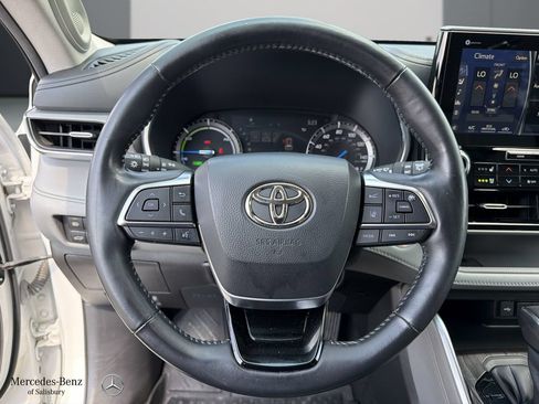 Used 2020 Toyota Highlander Platinum FWD image 12