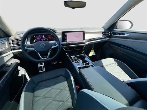 New 2024 Volkswagen Atlas Peak Edition SE image 23