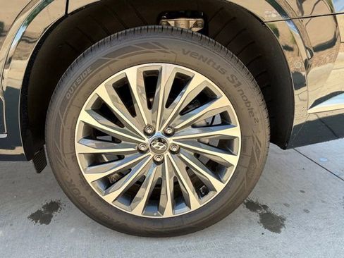 Used 2025 Hyundai Palisade Calligraphy image 8